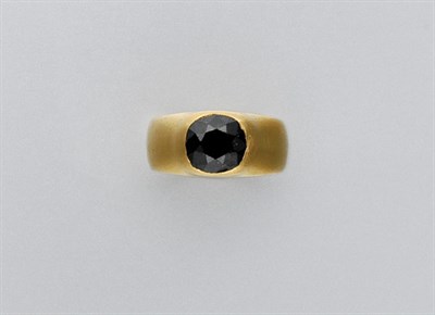 Lot 3110 - Gold and Black Diamond Ring