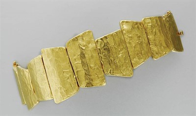 Lot 3325 - Gold Bracelet