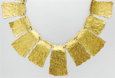 Lot 3326 - Gold Necklace