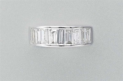 Lot 3322 - Platinum and Diamond Ring
