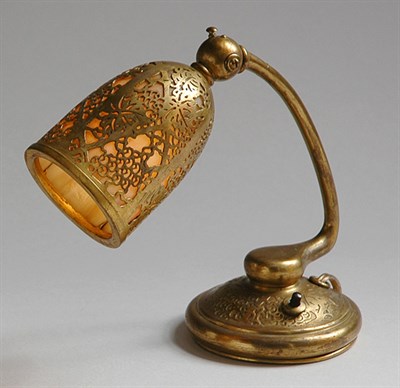 Lot 2374 - Tiffany Studios Gilt-Bronze and Favrile Slag...
