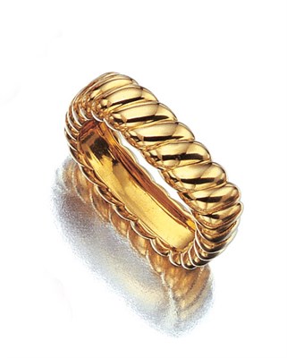 Lot 3458 - Fluted Gold Band