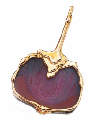 Lot 3516 - Gold and Carved Agate Pendant