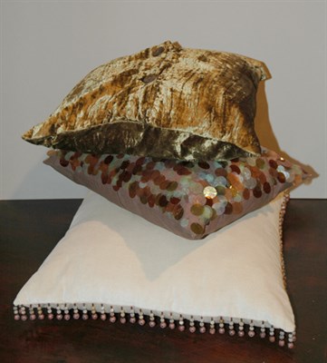 Lot 282 - Miscellaneous Group of Decorative Throw Pillows