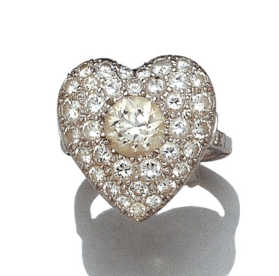 Lot 3566 - Diamond Heart Ring