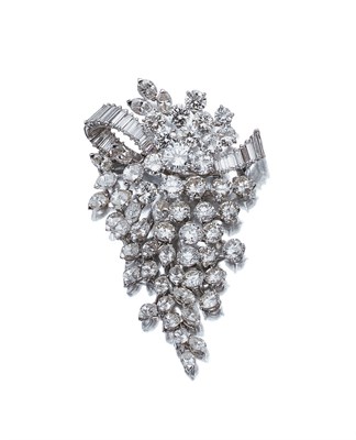 Lot 3625 - Diamond Cluster Brooch