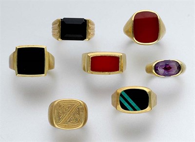 Lot 367 - Eight Gold Gentleman's Rings