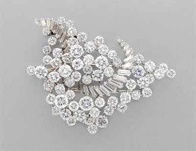 Lot 3085 - Diamond Cluster Brooch