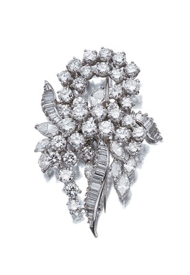 Lot 3623 - Diamond Cluster Brooch
