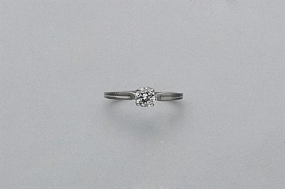 Lot 517 - Diamond Ring