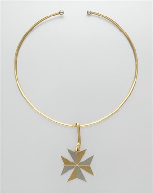 Lot 3307 - Gold Choker with Two-Color Gold Maltese Cross Pendant