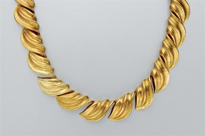Lot 3266 - Gold Necklace