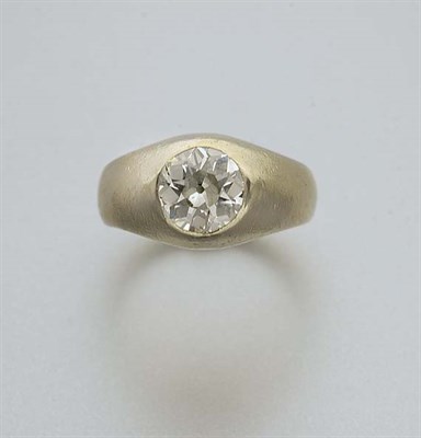 Lot 163 - Gentleman's White Gold and Diamond Gypsy Ring