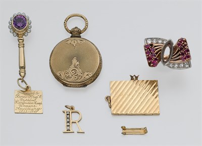 Lot 907 - Group of Miscellaneous Jewelry