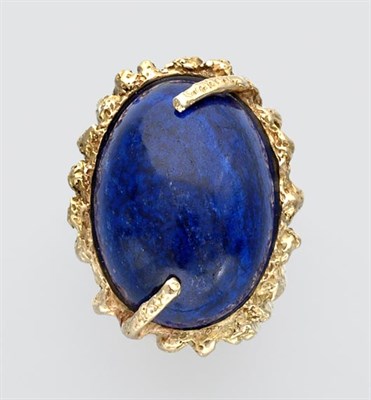 Lot 778 - Gold and Lapis Ring