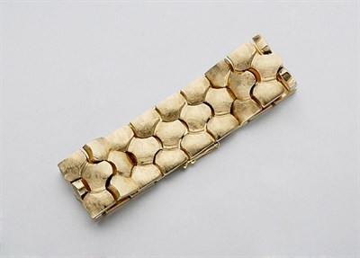 Lot 574 - Gold Bracelet