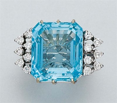 Lot 78 - Aquamarine and Diamond Ring