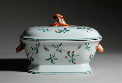 Lot 3276 - Mottahedeh Pottery Tureen Decoration adapted...