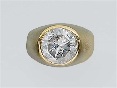 Lot 405 - Gentleman's Gold and Diamond Ring