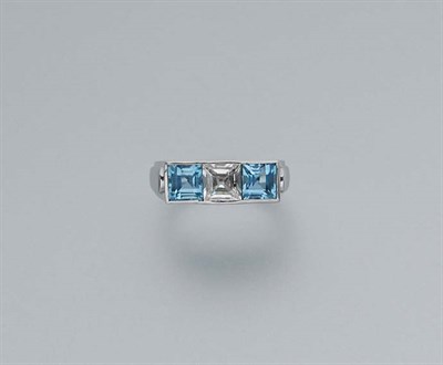 Lot 455 - Diamond and Aquamarine Ring