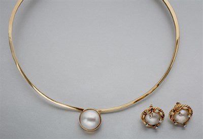 Lot 846 - Gold and Mabe Pearl Choker Necklace and Pair of Mabe Pearl and Diamond Earrings