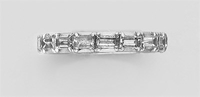 Lot 123 - Diamond Band Ring