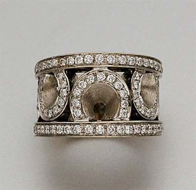 Lot 741 - Diamond Band Ring