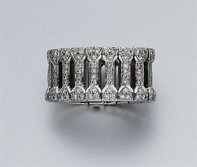 Lot 466 - Flexible White Gold and Diamond Band Ring
