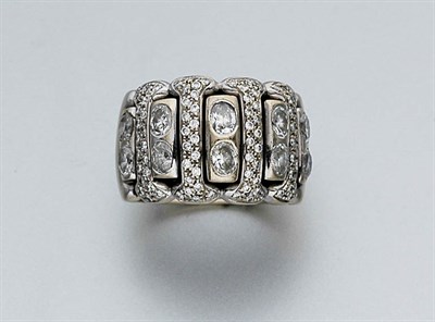 Lot 464 - Diamond Band Ring