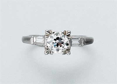 Lot 654 - Diamond Ring
