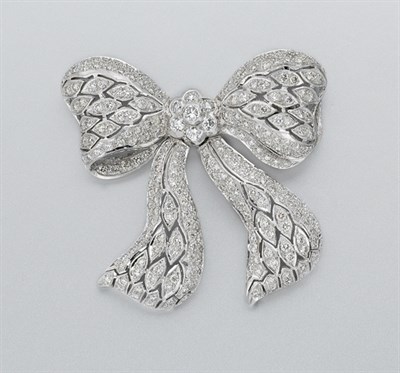 Lot 525 - Diamond Bow Brooch