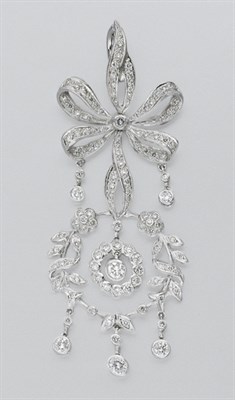 Lot 526 - Diamond Pendant