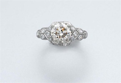 Lot 668 - Diamond Ring
