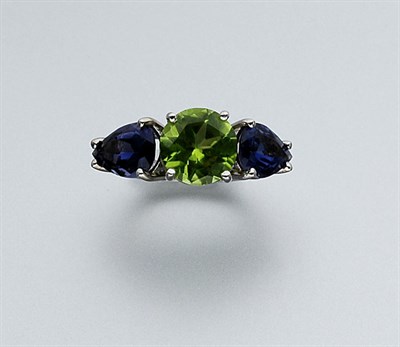 Lot 889 - Peridot and Iolite Ring