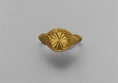 Lot 78 - Gold Ring