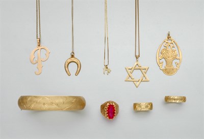 Lot 100 - Group of Jewelry and a Wristwatch