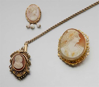 Lot 321 - Three Cameo Items