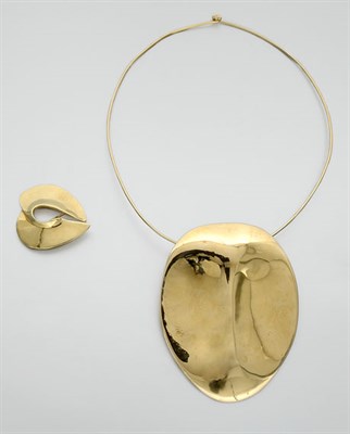 Lot 282 - Gold Wire Choker with Pendant and Brooch