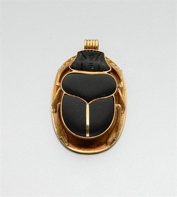 Lot 843 - Gold and Black Stone Scarab Pendant