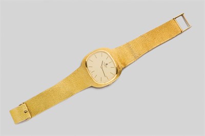 Lot 214 - Gentleman's Gold Wristwatch