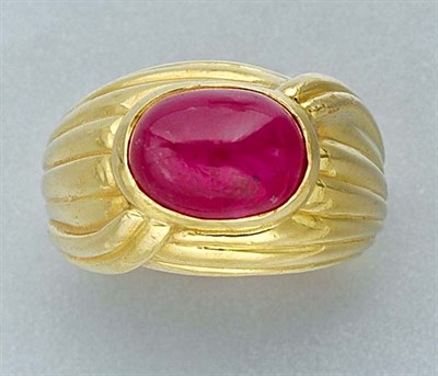 Lot 326 - Gold and Cabochon Ruby Ring