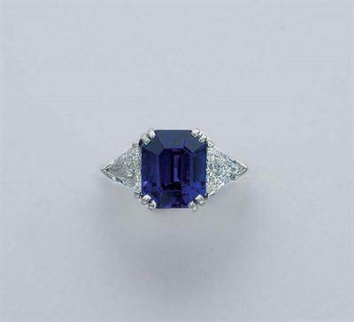 Lot 76 - Sapphire and Diamond Ring