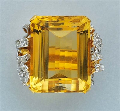 Lot 261 - Citrine and Diamond Ring