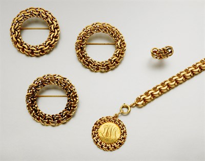 Lot 2698 - Group of Gold Curb Link Jewelry