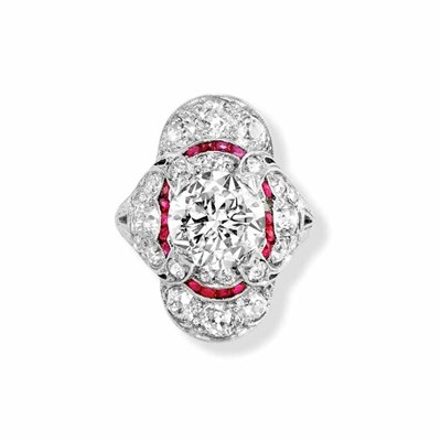 Lot 564 - Diamond and Ruby Ring