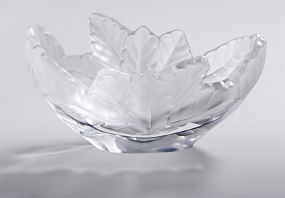 Lot 4674 - Lalique Frosted and Clear Glass Leaf Decorated...