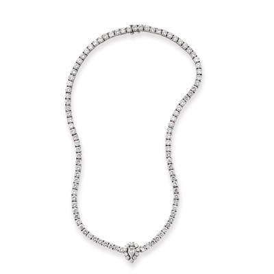 Lot 592 - Diamond Necklace