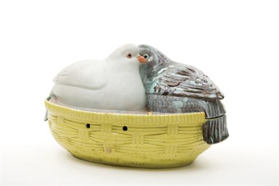 Lot 1254 - Chinese Porcelain Tureen and Cover 19th...