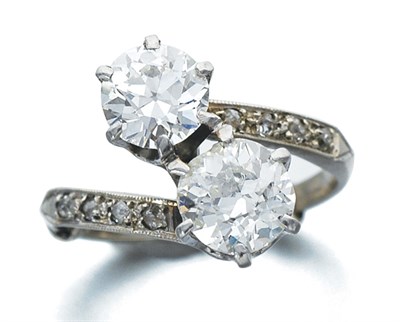Lot 406 - Diamond Crossover Ring