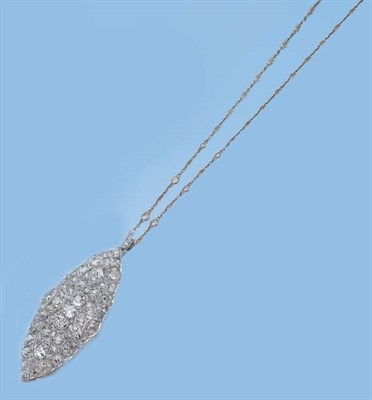 Lot 579 - Diamond Pendant-Brooch with Diamond Chain
